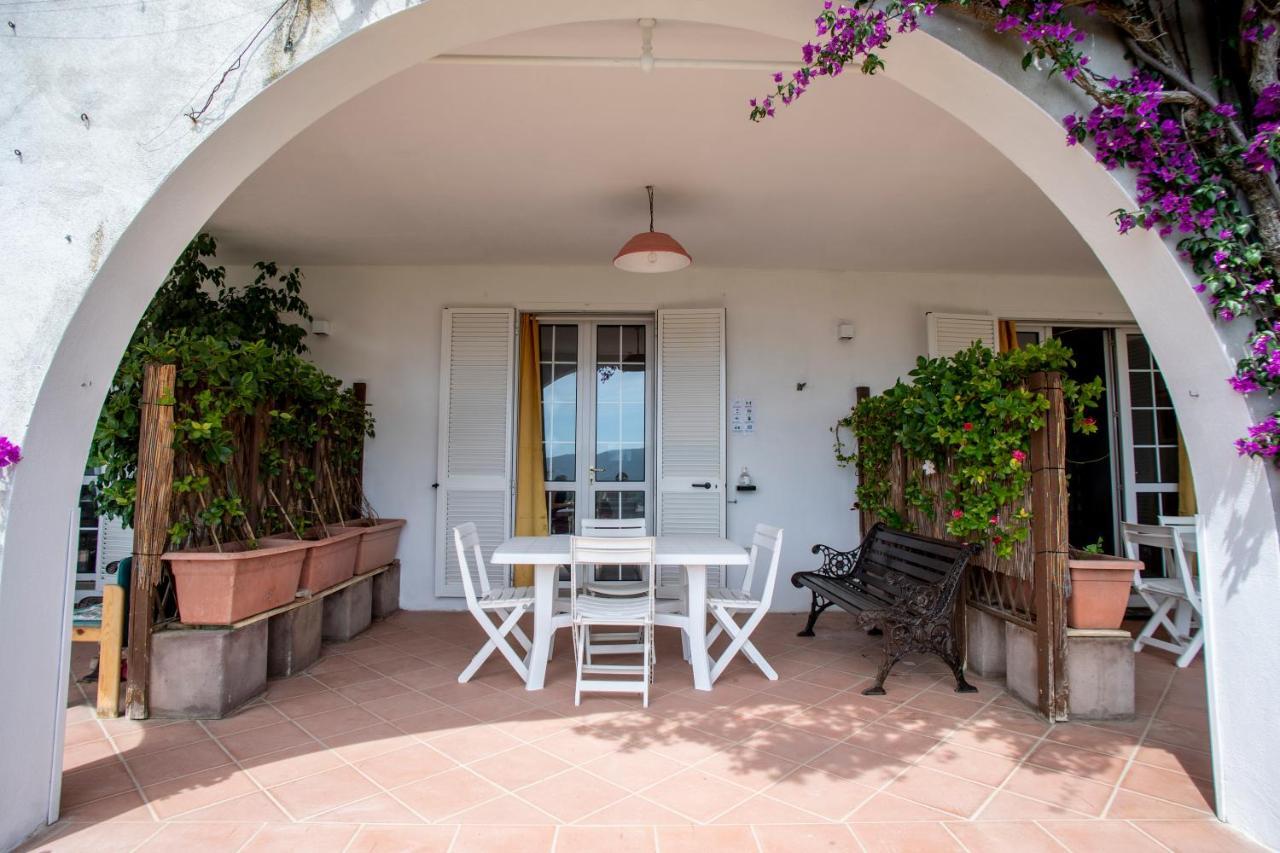 La Palazzina Nel Verde - Goelba Casa Alzi Exterior foto