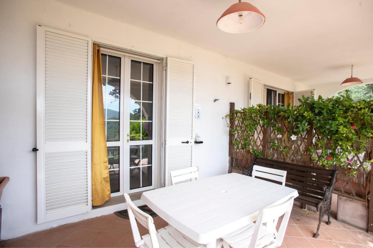 La Palazzina Nel Verde - Goelba Casa Alzi Exterior foto