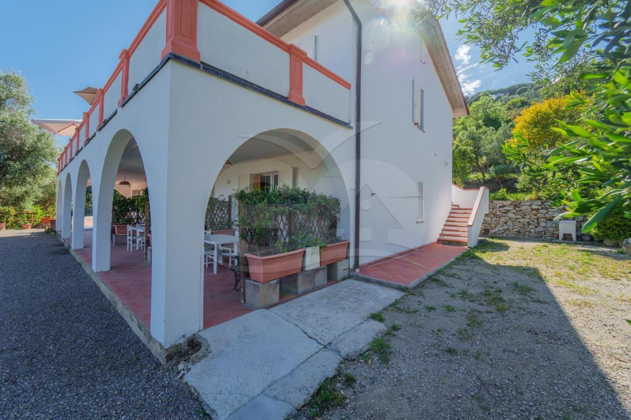 La Palazzina Nel Verde - Goelba Casa Alzi Exterior foto